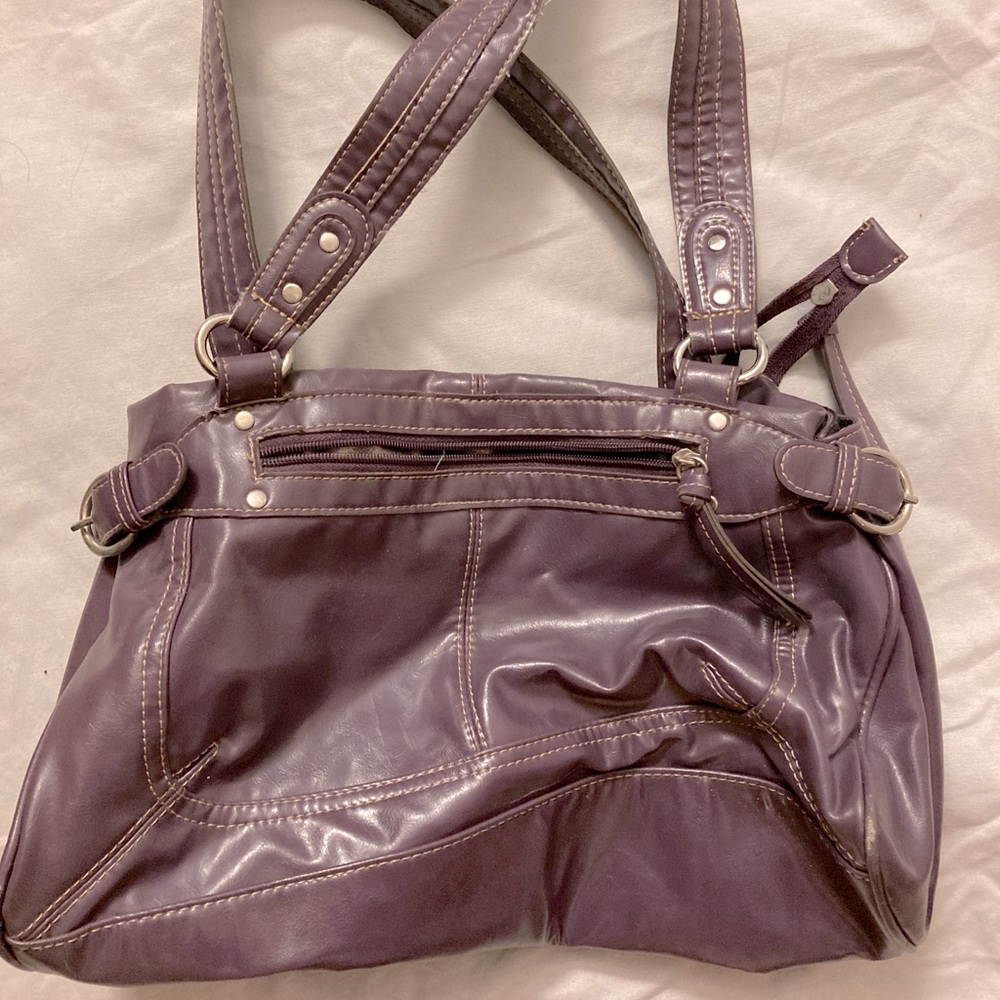 Purple handbag, purse with many pockets! In great condition!